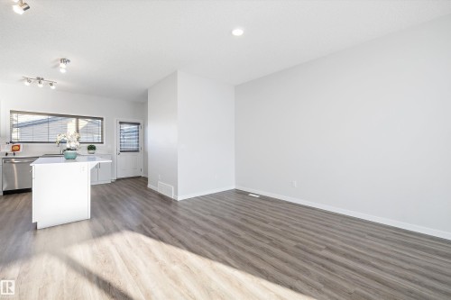 5210 Lark Crescent, Edmonton, AB - Indoor Photo Showing Kitchen
