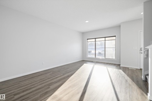 5210 Lark Crescent, Edmonton, AB - Indoor Photo Showing Other Room
