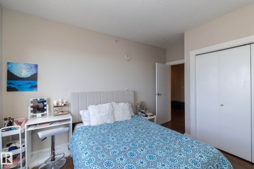 Bedroom featuring a closet and dark wood-style flooring - 2005 10136 104 Street, Edmonton, AB - Indoor Photo Showing Bedroom