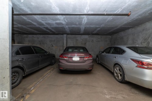 View of parking garage - 2005 10136 104 Street, Edmonton, AB - Indoor Photo Showing Garage