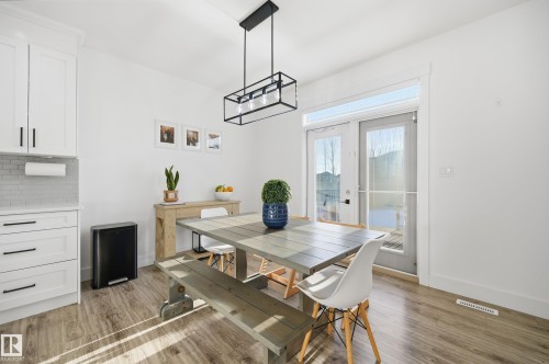 Dining space with light wood finished floors and baseboards - 30 Willow Link, Fort Saskatchewan, AB - Indoor Photo Showing Dining Room