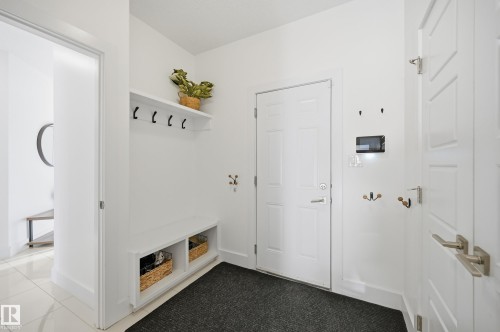 Mudroom featuring baseboards - 30 Willow Link, Fort Saskatchewan, AB - Indoor Photo Showing Other Room