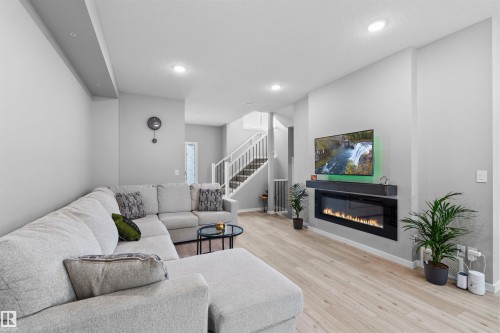 331 32 Avenue, Edmonton, AB - Indoor Photo Showing Living Room With Fireplace