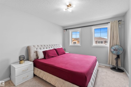 331 32 Avenue, Edmonton, AB - Indoor Photo Showing Bedroom