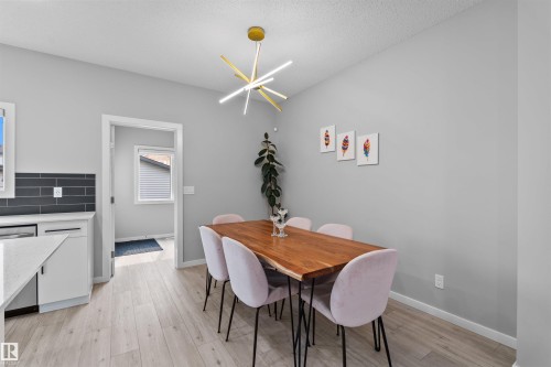 331 32 Avenue, Edmonton, AB - Indoor Photo Showing Dining Room