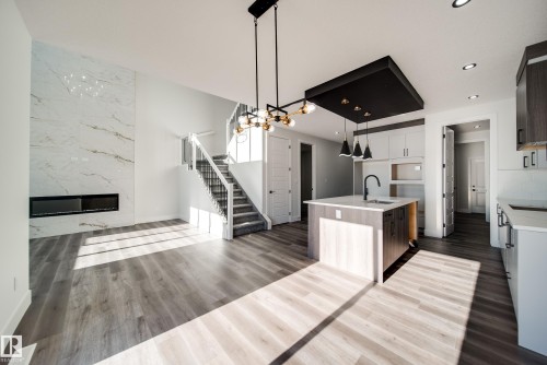 7023 177 Avenue, Edmonton, AB - Indoor Photo Showing Kitchen