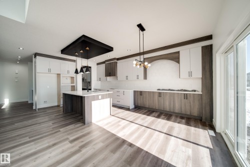 7023 177 Avenue, Edmonton, AB - Indoor Photo Showing Kitchen