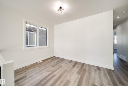 7023 177 Avenue, Edmonton, AB - Indoor Photo Showing Other Room