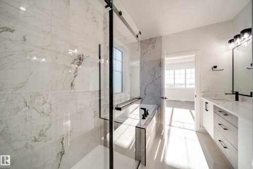 7023 177 Avenue, Edmonton, AB - Indoor Photo Showing Bathroom