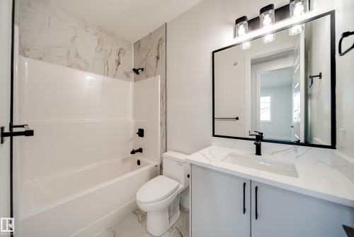7023 177 Avenue, Edmonton, AB - Indoor Photo Showing Bathroom