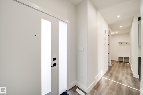 7023 177 Avenue, Edmonton, AB - Indoor Photo Showing Other Room