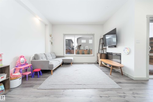 Living room featuring light wood-type flooring and baseboards - 2330 Kelly Circle, Edmonton, AB - Indoor Photo Showing Living Room
