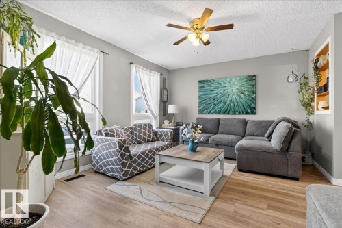 115 Birch Drive, Gibbons, AB - Indoor Photo Showing Living Room