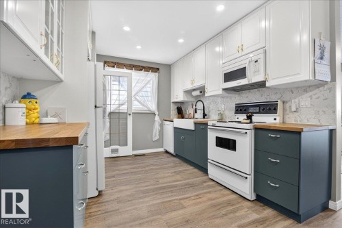 115 Birch Drive, Gibbons, AB - Indoor Photo Showing Kitchen