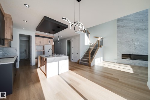 7027 177 Avenue, Edmonton, AB - Indoor Photo Showing Kitchen