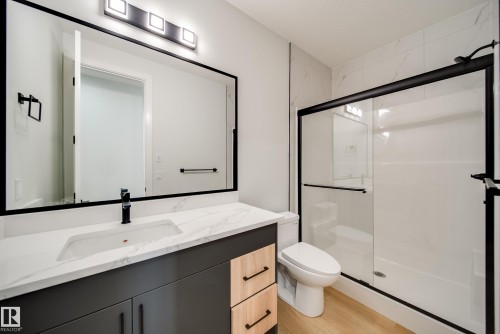 7027 177 Avenue, Edmonton, AB - Indoor Photo Showing Bathroom
