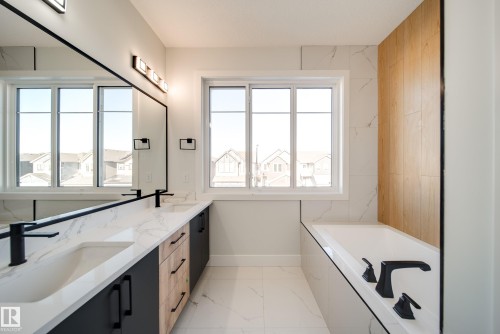 7027 177 Avenue, Edmonton, AB - Indoor Photo Showing Bathroom