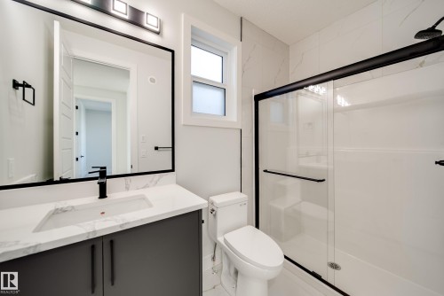 7027 177 Avenue, Edmonton, AB - Indoor Photo Showing Bathroom