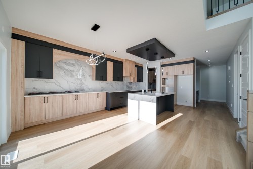 7027 177 Avenue, Edmonton, AB - Indoor Photo Showing Kitchen