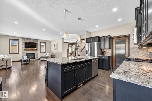 559 Westerra Boulevard, Stony Plain, AB - Indoor Photo Showing Kitchen With Upgraded Kitchen