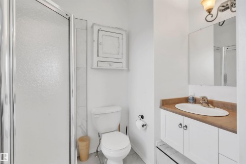 701 Sparrow Close, Cold Lake, AB - Indoor Photo Showing Bathroom