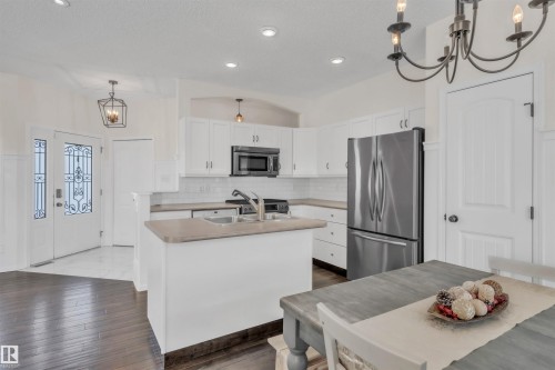 701 Sparrow Close, Cold Lake, AB - Indoor Photo Showing Kitchen