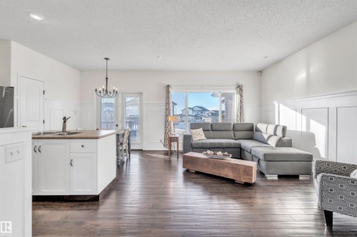 701 Sparrow Close, Cold Lake, AB - Indoor Photo Showing Living Room
