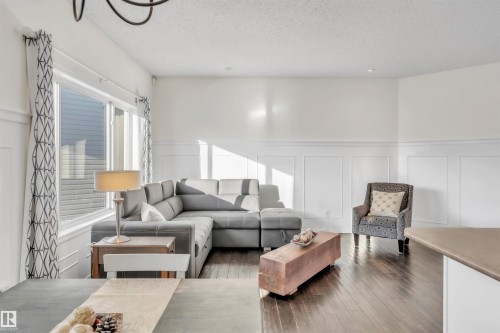 701 Sparrow Close, Cold Lake, AB - Indoor Photo Showing Living Room