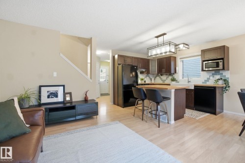 5 287 Macewan Road, Edmonton, AB - Indoor Photo Showing Kitchen