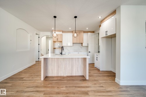 7156 177 Avenue, Edmonton, AB - Indoor Photo Showing Kitchen