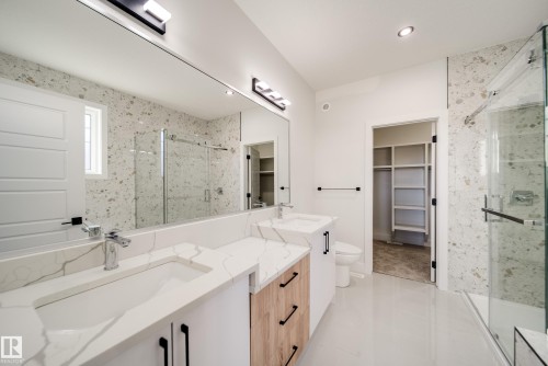 7156 177 Avenue, Edmonton, AB - Indoor Photo Showing Bathroom