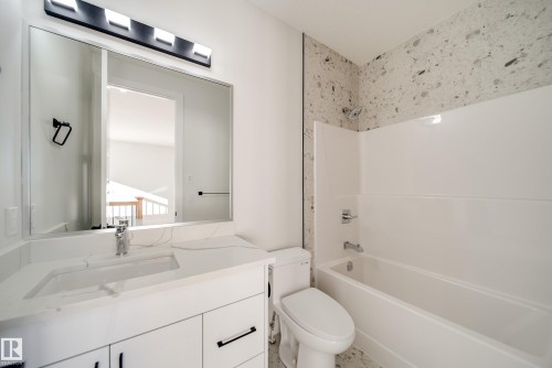 7156 177 Avenue, Edmonton, AB - Indoor Photo Showing Bathroom