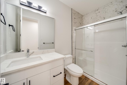 7156 177 Avenue, Edmonton, AB - Indoor Photo Showing Bathroom