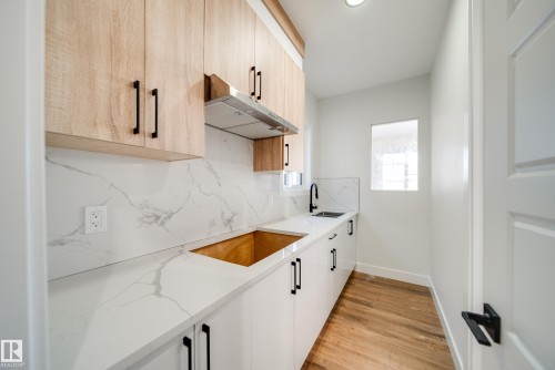 7156 177 Avenue, Edmonton, AB - Indoor Photo Showing Kitchen