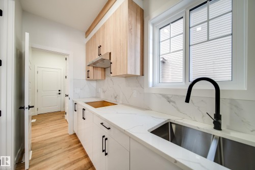 7156 177 Avenue, Edmonton, AB - Indoor Photo Showing Kitchen