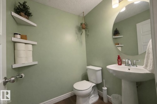 32 Southpointe Boulevard, Fort Saskatchewan, AB - Indoor Photo Showing Bathroom