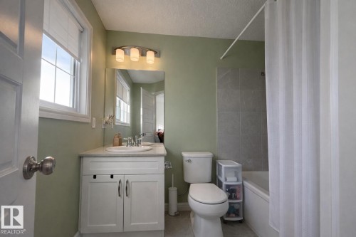 32 Southpointe Boulevard, Fort Saskatchewan, AB - Indoor Photo Showing Bathroom