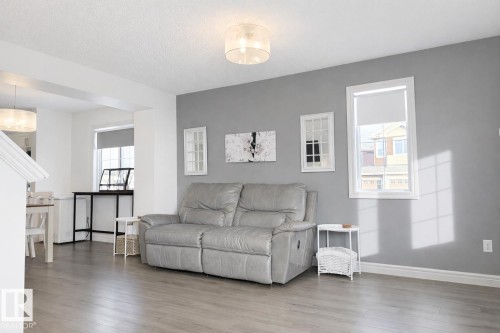 32 Southpointe Boulevard, Fort Saskatchewan, AB - Indoor Photo Showing Living Room