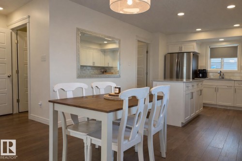 32 Southpointe Boulevard, Fort Saskatchewan, AB - Indoor Photo Showing Dining Room