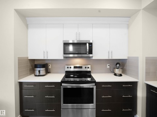 2454 Kelly Circle Circle, Edmonton, AB - Indoor Photo Showing Kitchen With Upgraded Kitchen