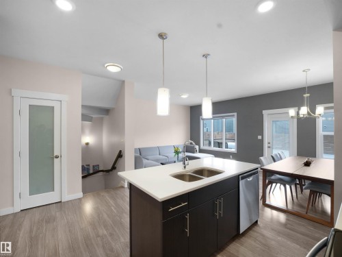 2454 Kelly Circle Circle, Edmonton, AB - Indoor Photo Showing Kitchen With Double Sink