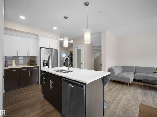 2454 Kelly Circle Circle, Edmonton, AB - Indoor Photo Showing Kitchen With Double Sink With Upgraded Kitchen