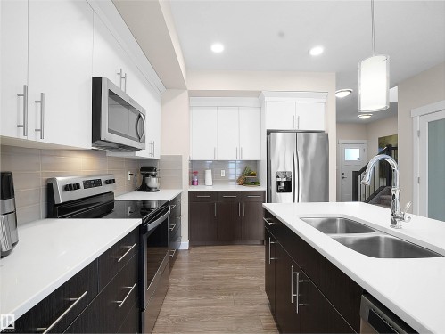 2454 Kelly Circle Circle, Edmonton, AB - Indoor Photo Showing Kitchen With Double Sink With Upgraded Kitchen