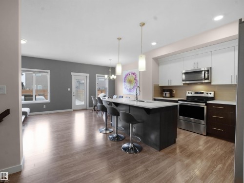 2454 Kelly Circle Circle, Edmonton, AB - Indoor Photo Showing Kitchen With Upgraded Kitchen