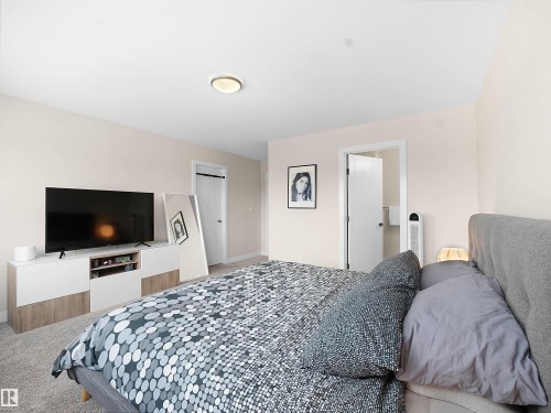 2454 Kelly Circle Circle, Edmonton, AB - Indoor Photo Showing Bedroom