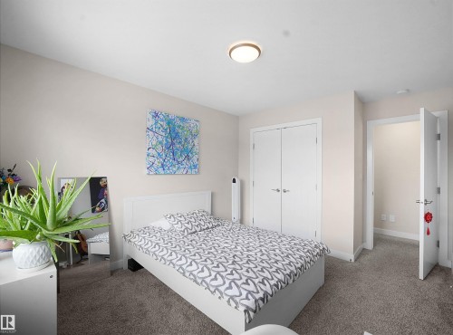 2454 Kelly Circle Circle, Edmonton, AB - Indoor Photo Showing Bedroom