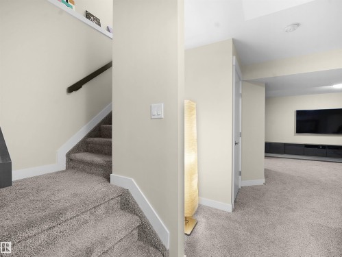 2454 Kelly Circle Circle, Edmonton, AB - Indoor Photo Showing Other Room