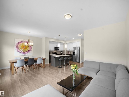 2454 Kelly Circle Circle, Edmonton, AB - Indoor Photo Showing Living Room