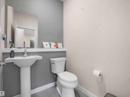 2454 Kelly Circle Circle, Edmonton, AB - Indoor Photo Showing Bathroom
