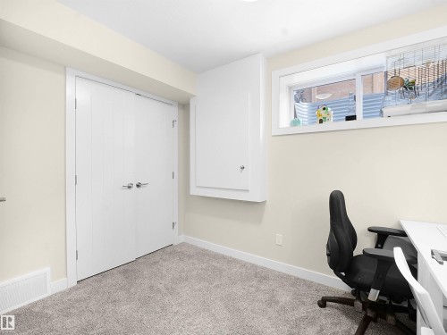 2454 Kelly Circle Circle, Edmonton, AB - Indoor Photo Showing Other Room